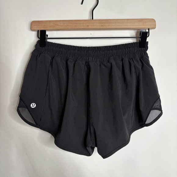 Lululemon Black Hotty Hot Low-Rise Lined Short 2.5" size 6 - Picture 6 of 9